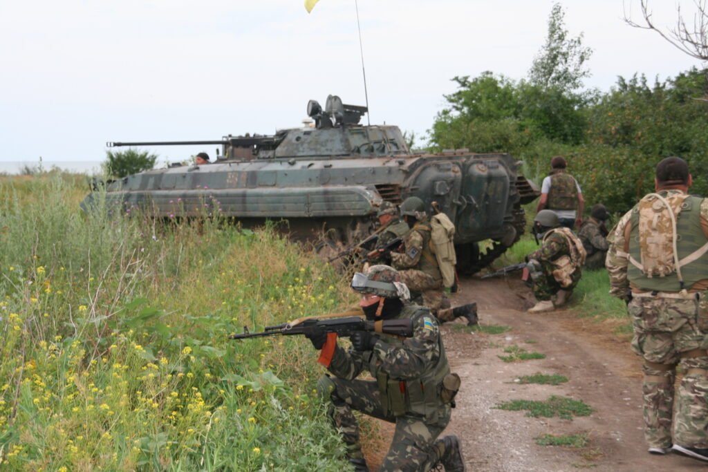 Soldiers from the Azov Battalion move into position