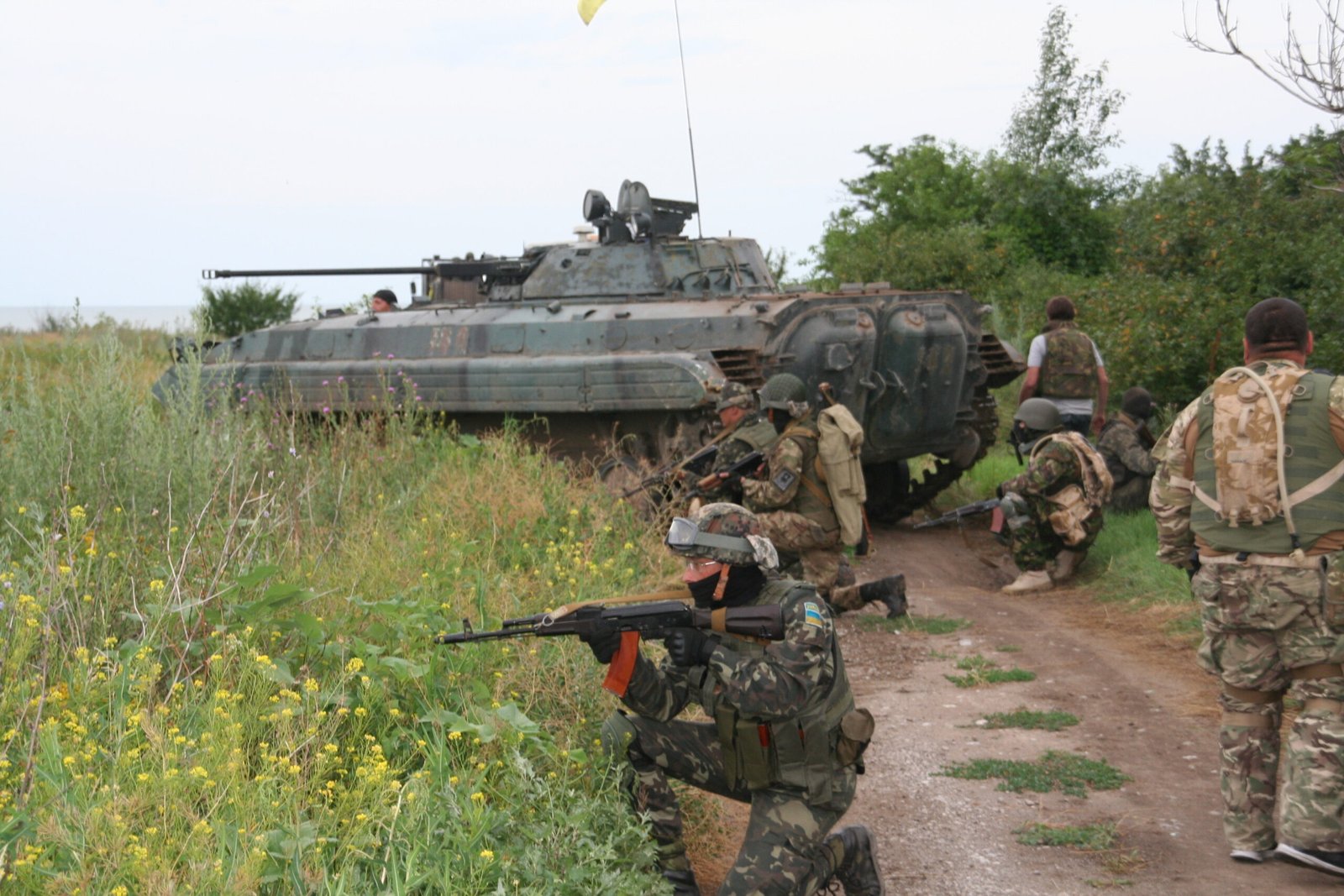 Soldiers from the Azov Battalion move into position scaled